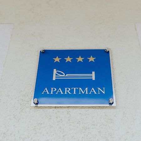 Apartman Hana Licki Osik Exterior foto