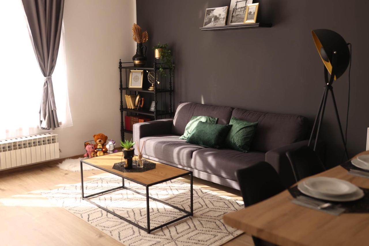 Apartman Hana Licki Osik Exterior foto